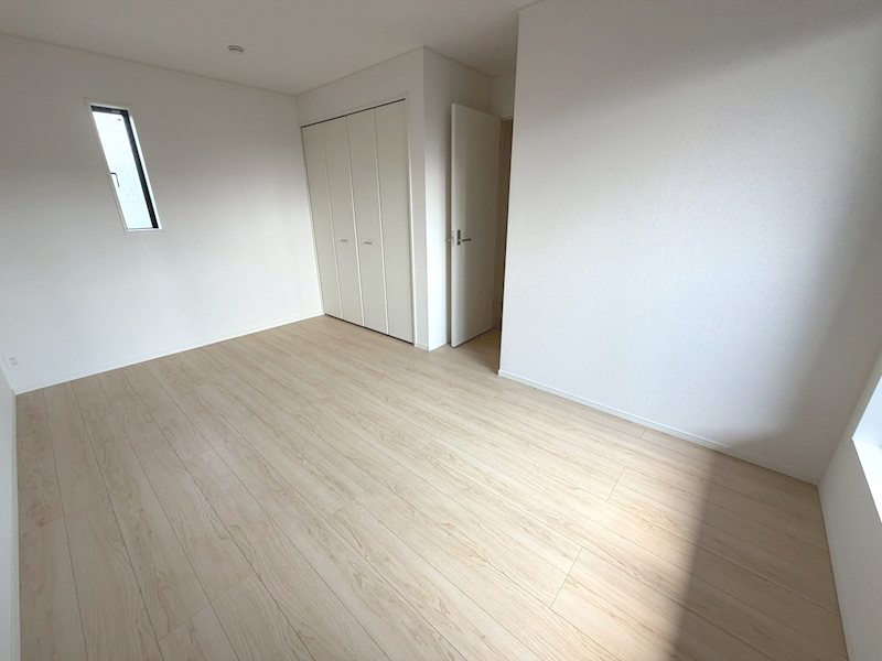 バルコニーに面した洋室8帖 長尾峠町CRADLEGARDEN全21棟新築分譲地内19号棟 その他