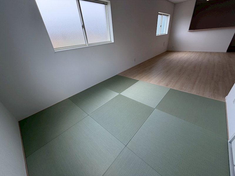 リビング横和室4.5帖 タタミの空間があるとなにかと便利です 長尾峠町CRADLEGARDEN全21棟新築分譲地内6号棟 その他