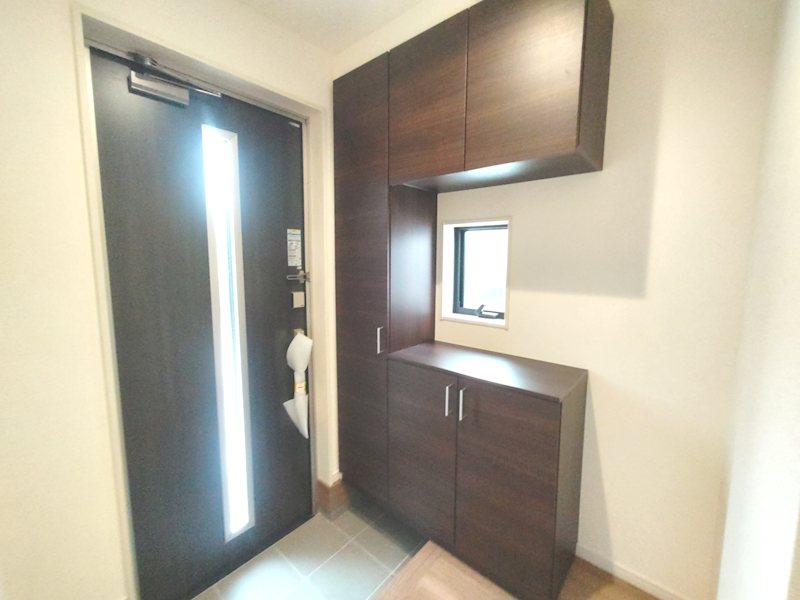 収納充実シューズボックス 玄関ホール 東香里元町LiveleGardenS全2棟新築分譲住宅地内1号棟 その他
