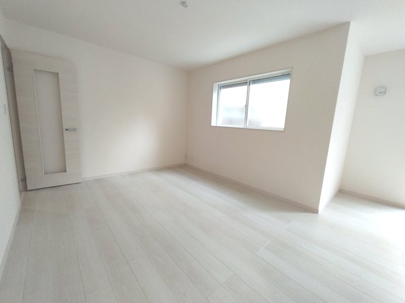 南側から採光のある約17.2帖の明るいLDK 東香里元町LiveleGardenS全2棟新築分譲住宅地内2号棟 その他