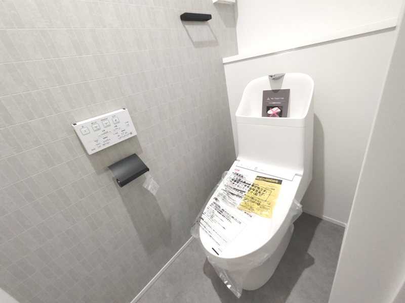 1階トイレ。温水洗浄暖房便座 宮之阪3丁目2区画新築分譲住宅2号棟 その他