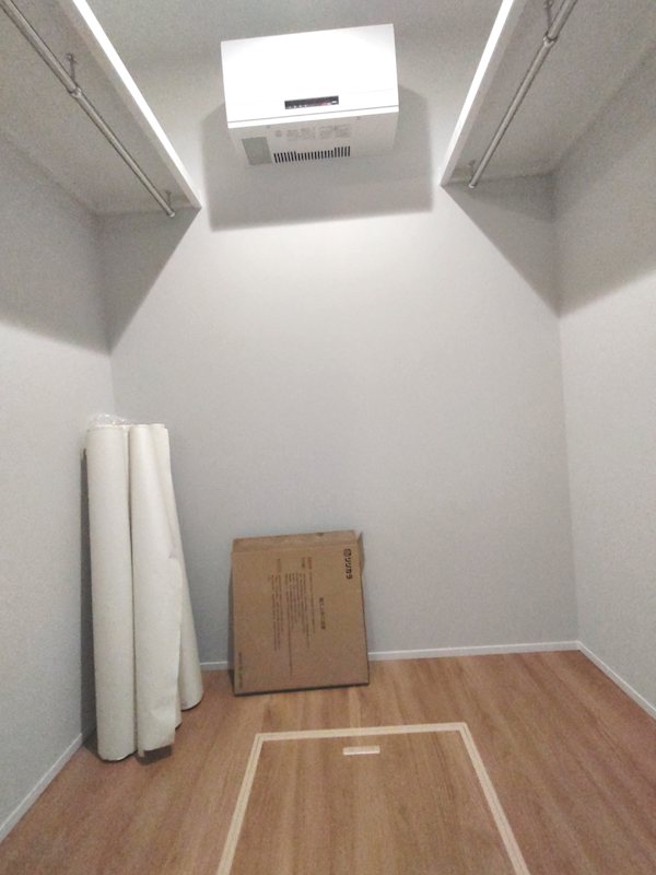 主寝室のウォークインクロゼット 宮之阪3丁目2区画新築分譲住宅2号棟 その他