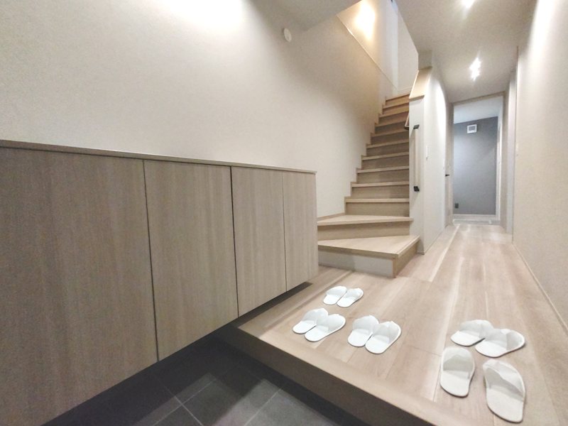 開放的な玄関ホール 宮之阪3丁目2区画新築分譲住宅1号棟 その他
