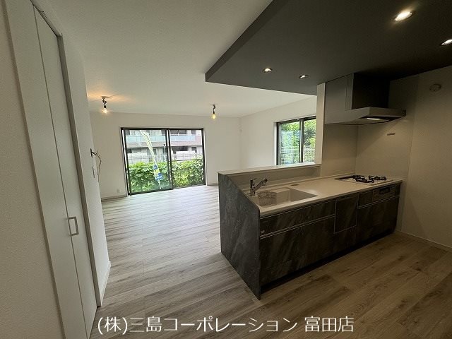 施工例・LDK (床暖房ヌック) 高槻市柱本6丁目 新築一戸建 その他