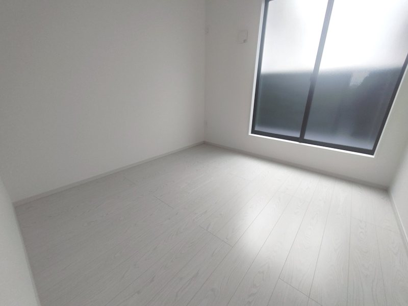 南側バルコニーに面した明るい洋室。お子様部屋、ご趣味の部屋にいかがですか 私部5丁目限定1邸新築分譲住宅 その他