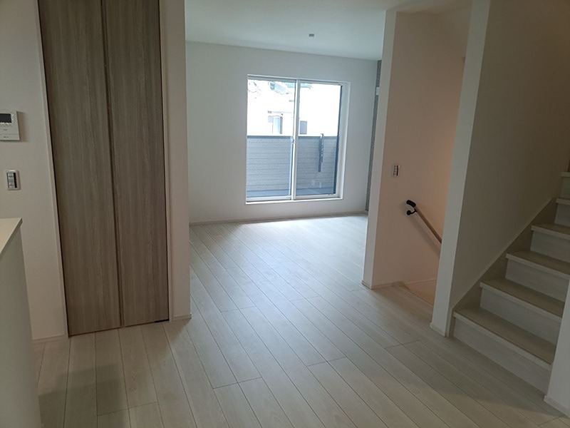 摂津市浜町　新築一戸建 内観写真（リビング）