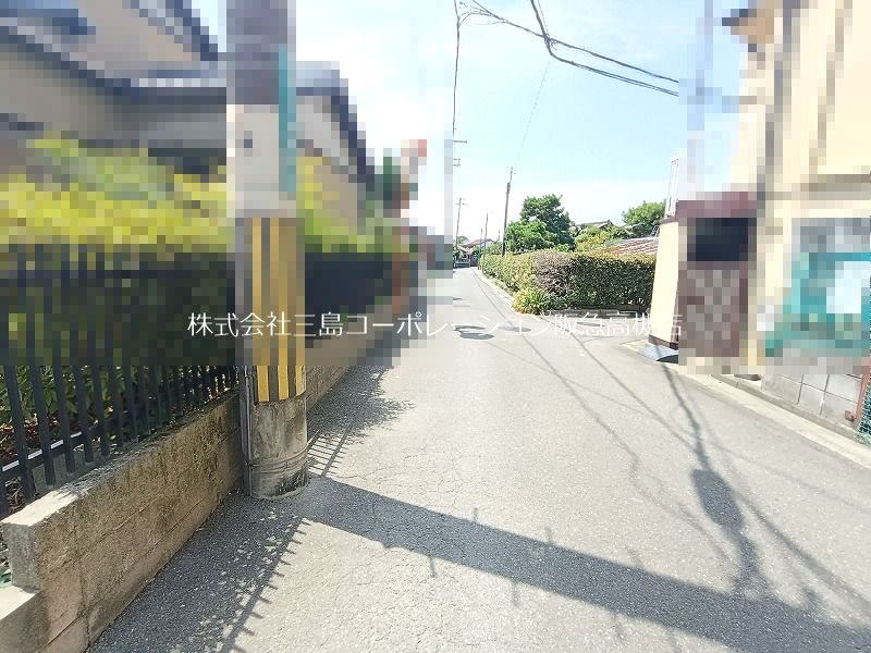高槻市柱本１丁目　中古一戸建 現地写真（前面道路含む現地写真）