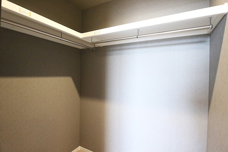 主寝室のウォークインクロゼット内 メロディーハイム楠葉7番館 408号室 その他