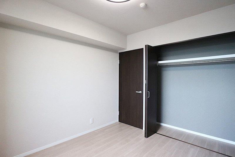 バルコニーに面した洋室約5.9帖。お子様部屋、ご趣味の部屋にいかがですか メロディーハイム楠葉7番館 408号室 その他