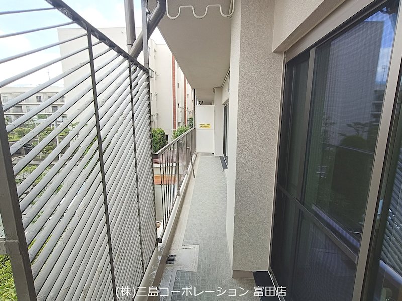 摂津マンションB棟  現地写真（バルコニー）