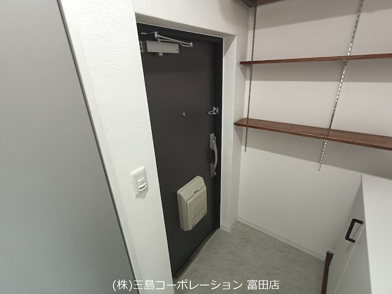 摂津マンションB棟  現地写真（玄関）