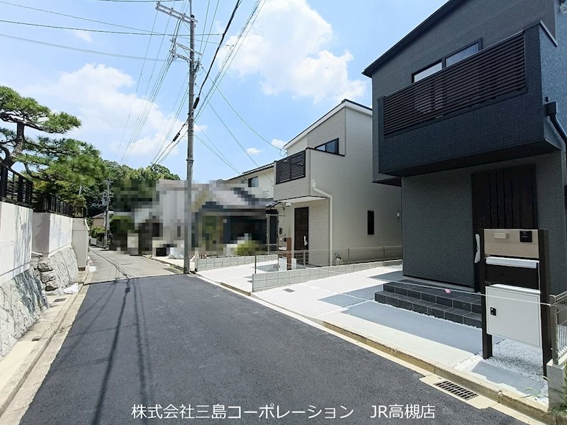 高槻市日吉台六番町　新築一戸建1号棟 現地写真（前面道路含む現地写真）