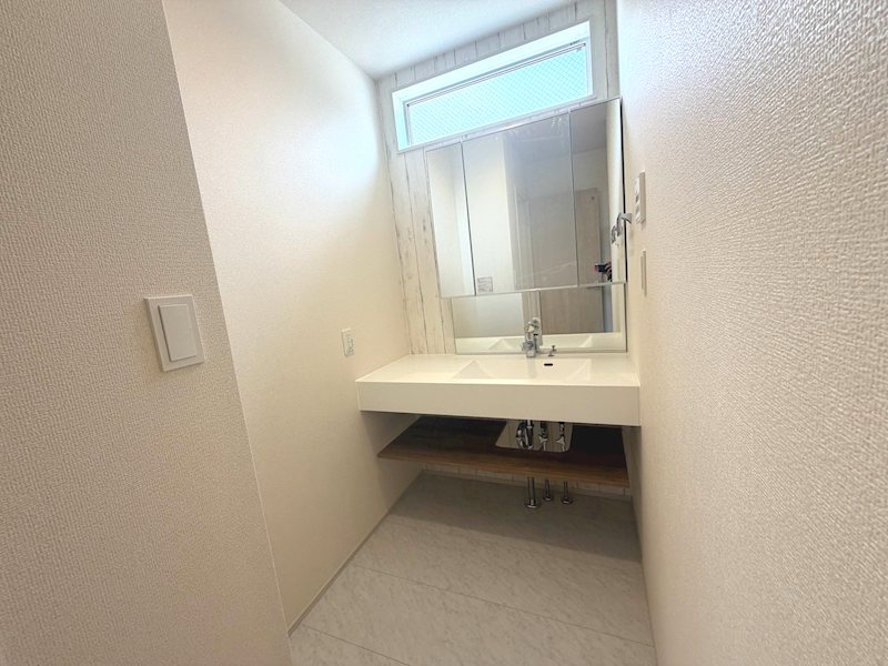 オープンサニタリーの洗面所は、開放感、ホテルライクな美しさ、高い利便性が魅力です 山之上2丁目全3棟新築分譲地内1号棟 その他