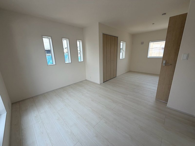 将来2部屋にすることができる洋室6帖と5.25帖 山之上2丁目全3棟新築分譲地内1号棟 その他