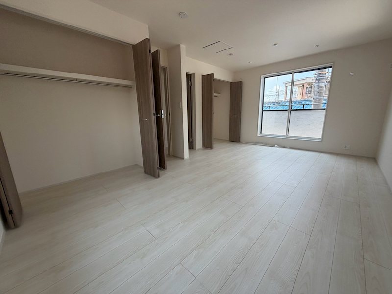 将来2部屋にすることができる洋室6帖と5帖 山之上2丁目全3棟新築分譲地内3号棟 その他
