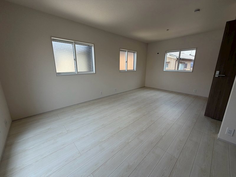 将来2部屋にすることができる洋室6帖と5帖 山之上2丁目全3棟新築分譲地内3号棟 その他