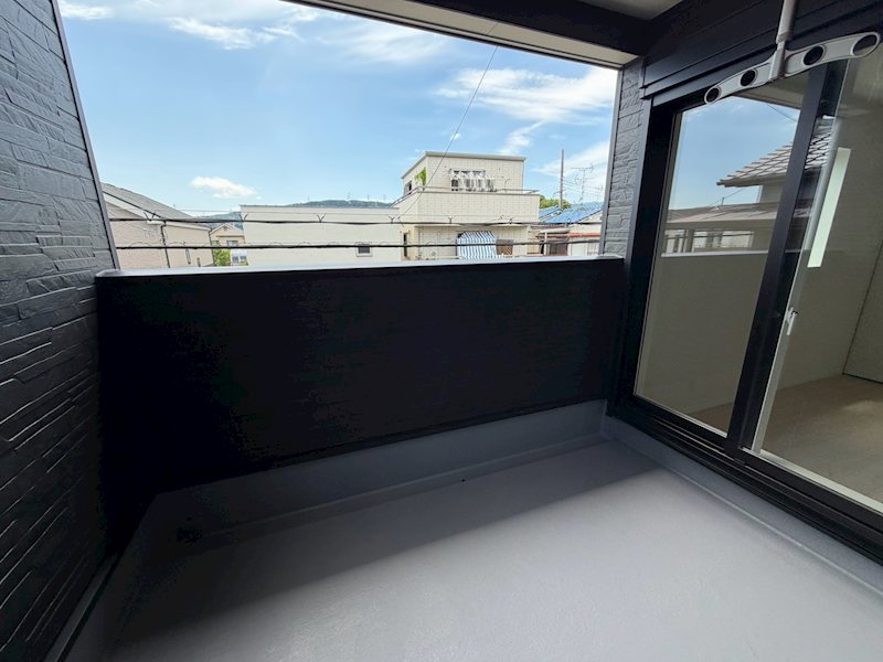 急な雨にも安心のインナーバルコニー 楠葉中之芝1丁目GRADLEGARDEN限定1邸新築分譲住宅 その他