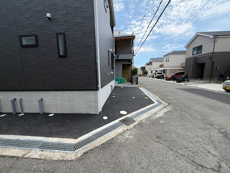 角地なので駐車もしやすいです 楠葉中之芝1丁目GRADLEGARDEN限定1邸新築分譲住宅 その他