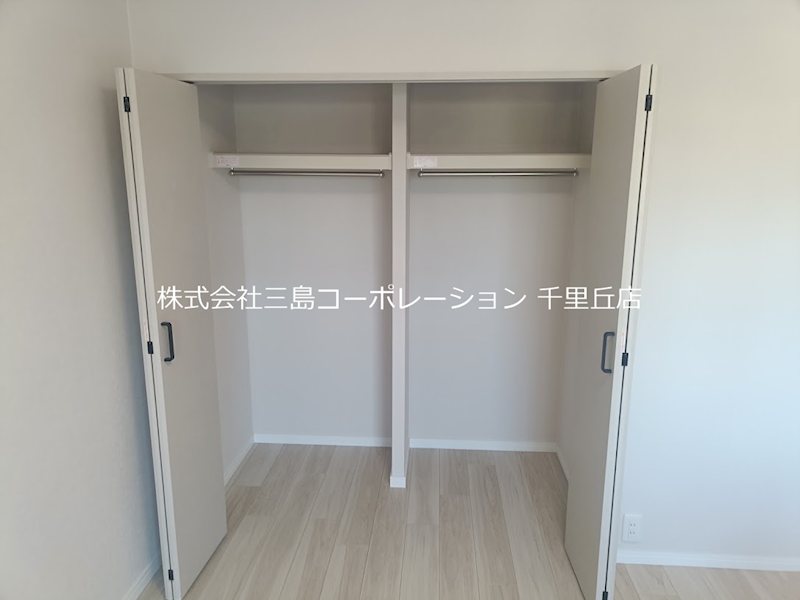 メゾン千里丘T棟  内観写真（収納）