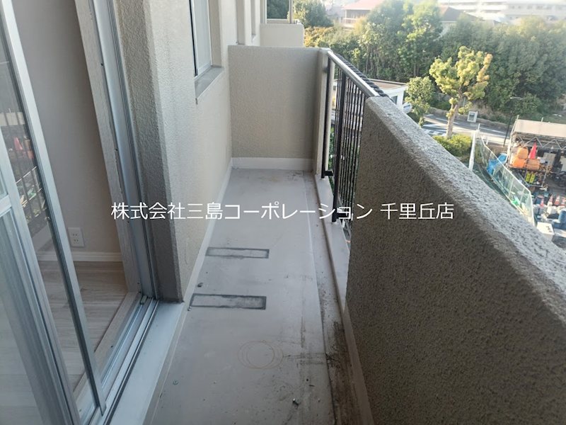 メゾン千里丘T棟  現地写真（バルコニー）