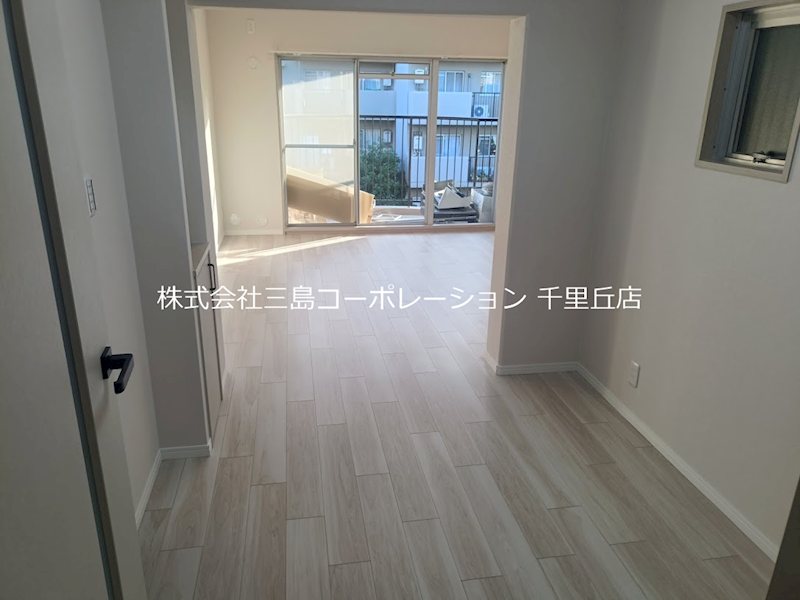 メゾン千里丘T棟  内観写真（リビング）