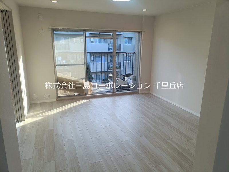 メゾン千里丘T棟  内観写真（リビング）