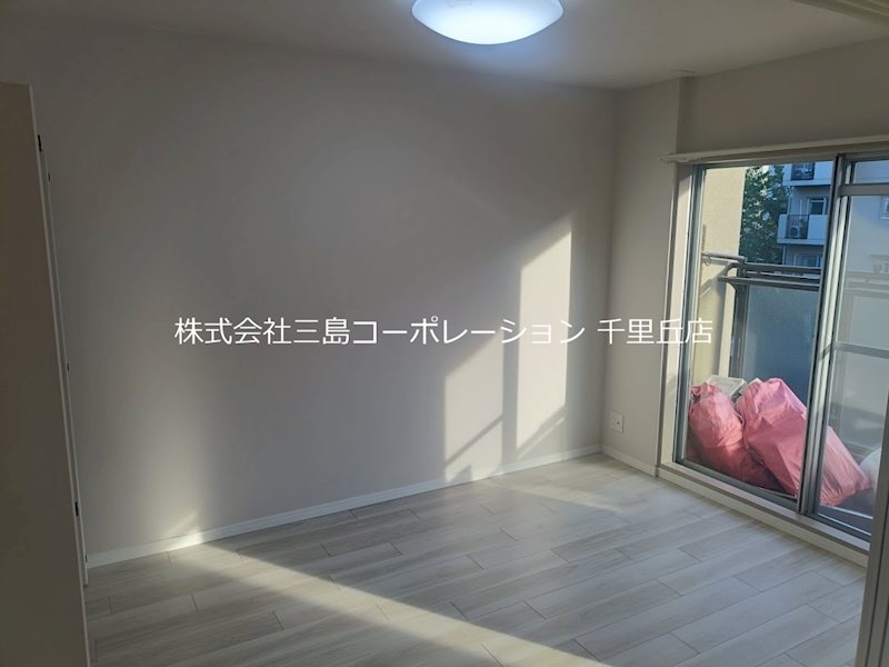 メゾン千里丘T棟  内観写真（リビング以外の居室）