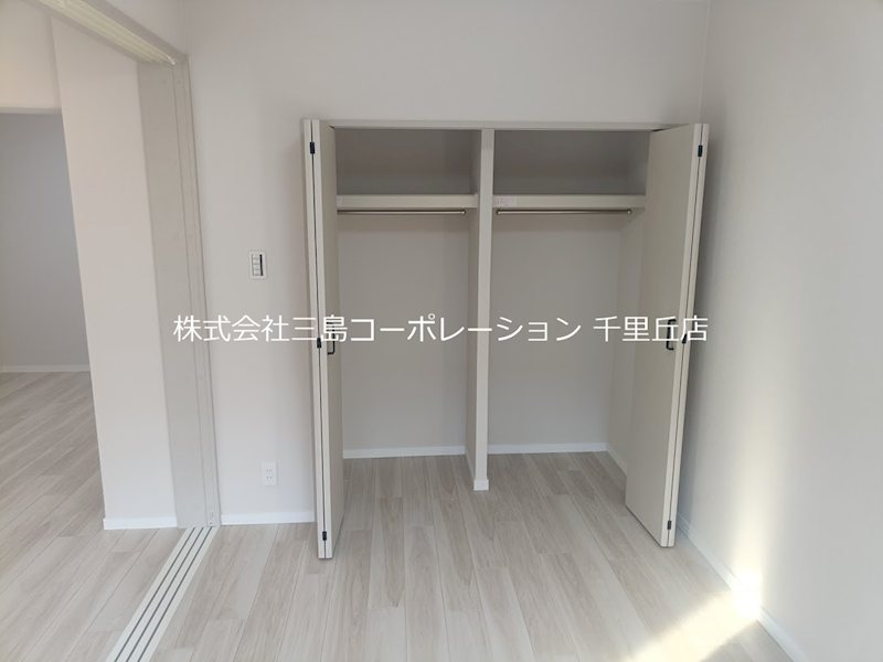 メゾン千里丘T棟  内観写真（収納）