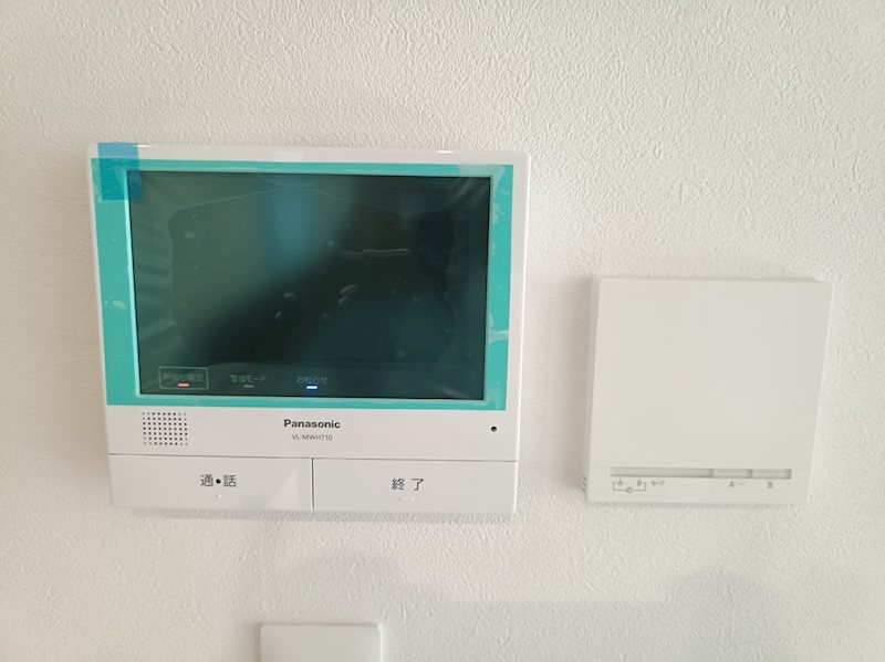 左:TVモニターフォン、右:床暖房 SUMIKA 摂津市香露園 その他