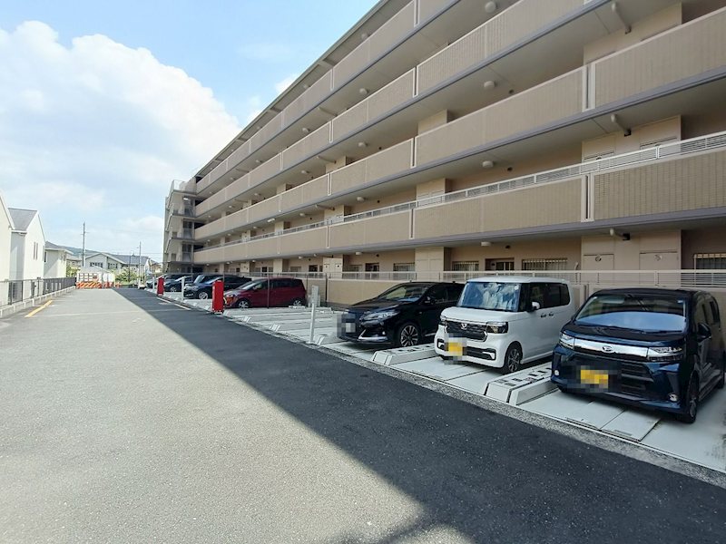 高槻日吉台アーバンコンフォート  共用部写真（駐車場）