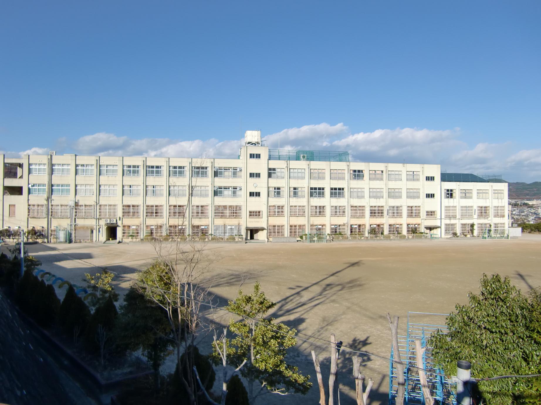 高槻市立南平台小学校 高槻市南平台5丁目 中古一戸建 周辺画像6