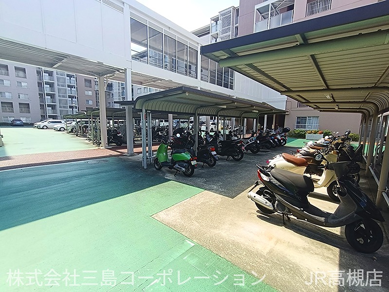コープ野村高槻A棟  共用部写真（駐車場）