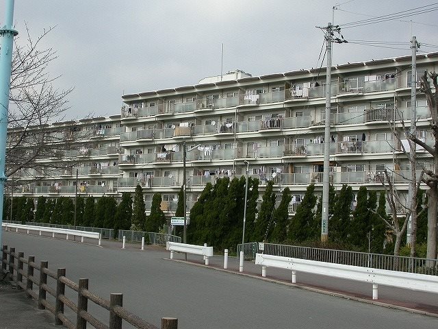 コープ野村高槻D棟 外観写真