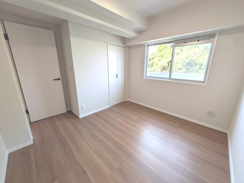 リビング横の洋室。お子様部屋、書斎、ご趣味の部屋にいかがですか 東急ドエル枚方山田池ビレジ その他