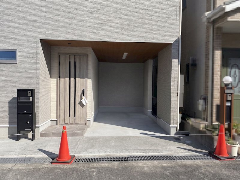 SUMIKA 茨木市上野町 新築一戸建 現地写真（駐車場）
