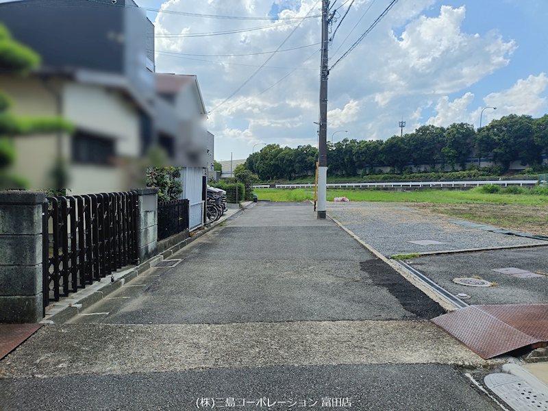高槻市土室町　売土地 現地写真（前面道路含む現地写真）