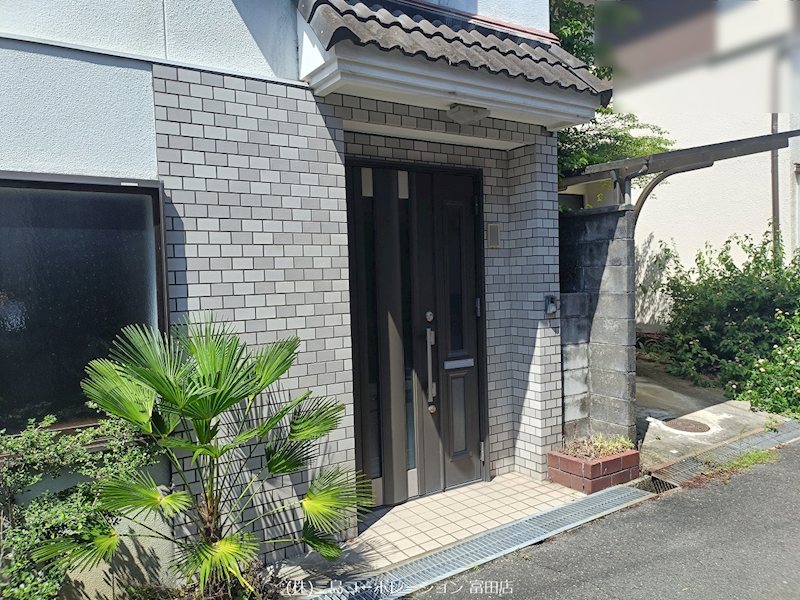 高槻市寿町２丁目　中古一戸建 現地写真（玄関）