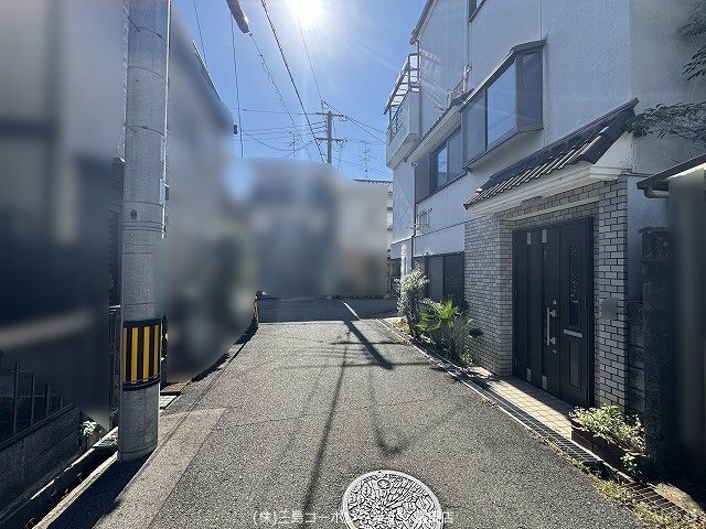 高槻市寿町２丁目　中古一戸建 現地写真（前面道路含む現地写真）