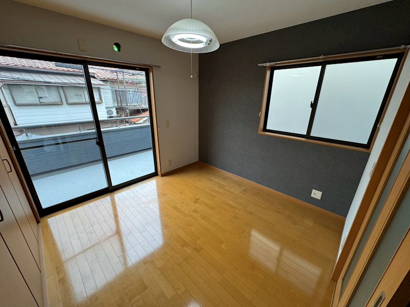茨木市春日1丁目　中古一戸建 内観写真（リビング以外の居室）