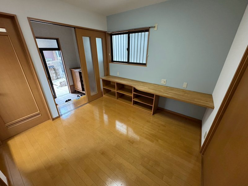 茨木市春日1丁目　中古一戸建 内観写真（リビング以外の居室）