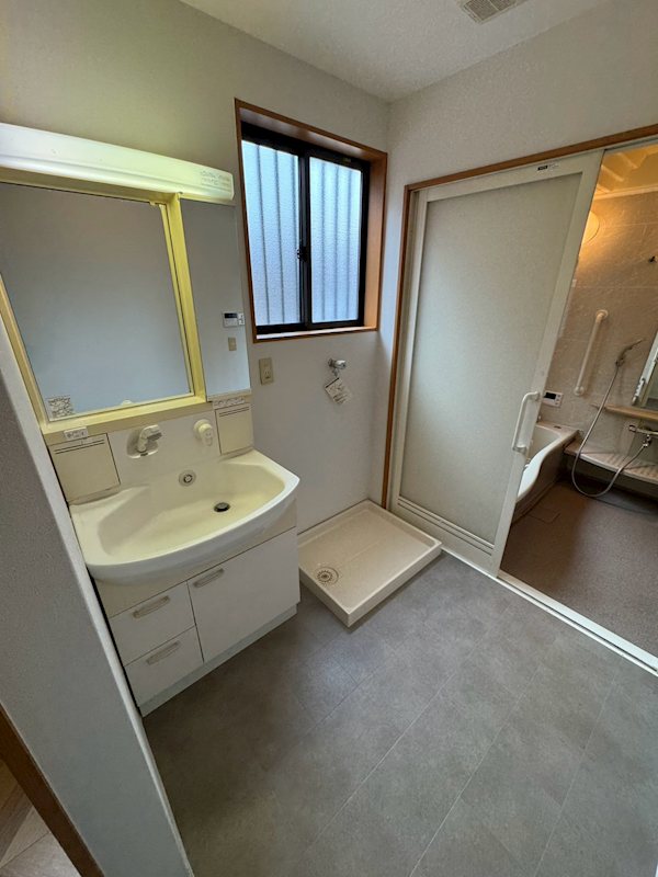 茨木市春日1丁目　中古一戸建 内観写真（洗面台・洗面所）