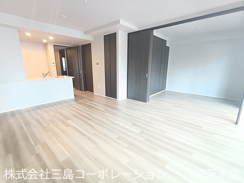 ジオ茨木中穂積 内観写真（リビング）