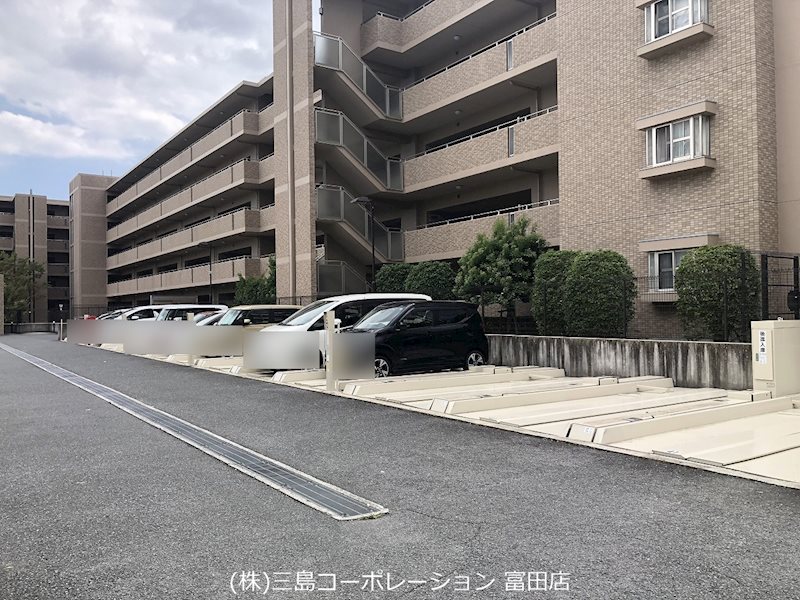 グランノア高槻阿武山VENTO 共用部写真（駐車場）