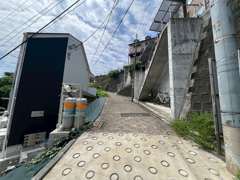神奈川県横浜市保土ケ谷区星川１丁目 現地写真（前面道路含む現地写真）