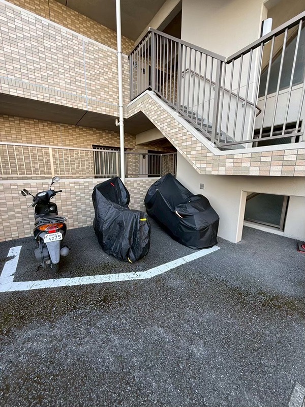 神奈川県相模原市南区相南１丁目 共用部写真（駐車場）