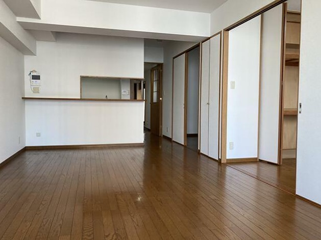 神奈川県横浜市中区末吉町３丁目 内観写真（リビング）
