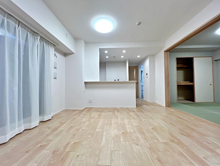 神奈川県横浜市鶴見区東寺尾中台 内観写真（リビング）