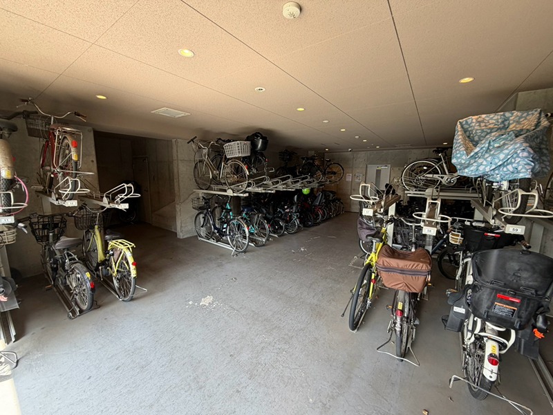 神奈川県横浜市鶴見区東寺尾中台 共用部写真（駐車場）