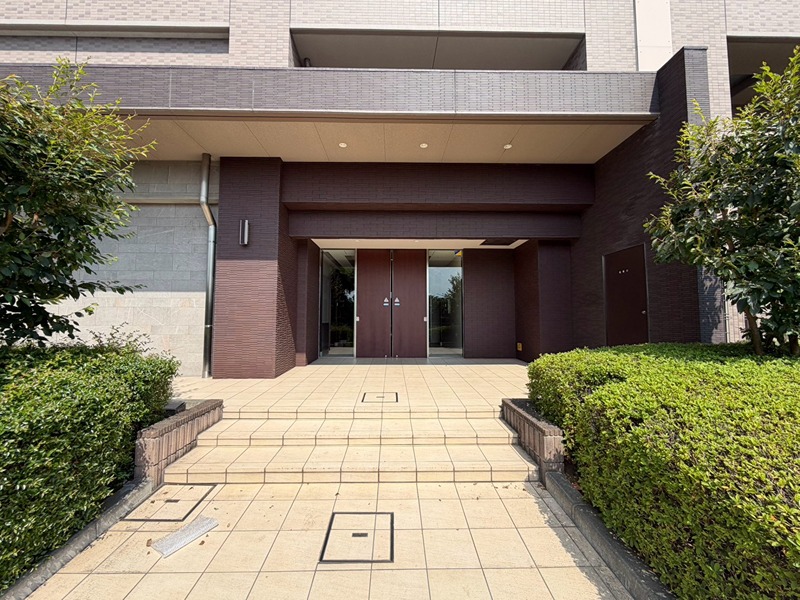 神奈川県横浜市鶴見区東寺尾中台 共用部写真（エントランス）