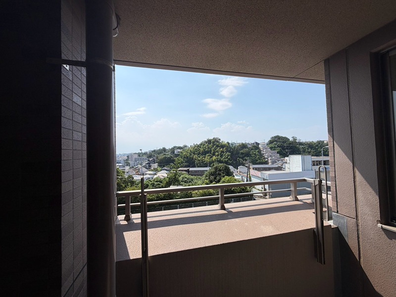 神奈川県横浜市鶴見区東寺尾中台 現地写真（バルコニー）